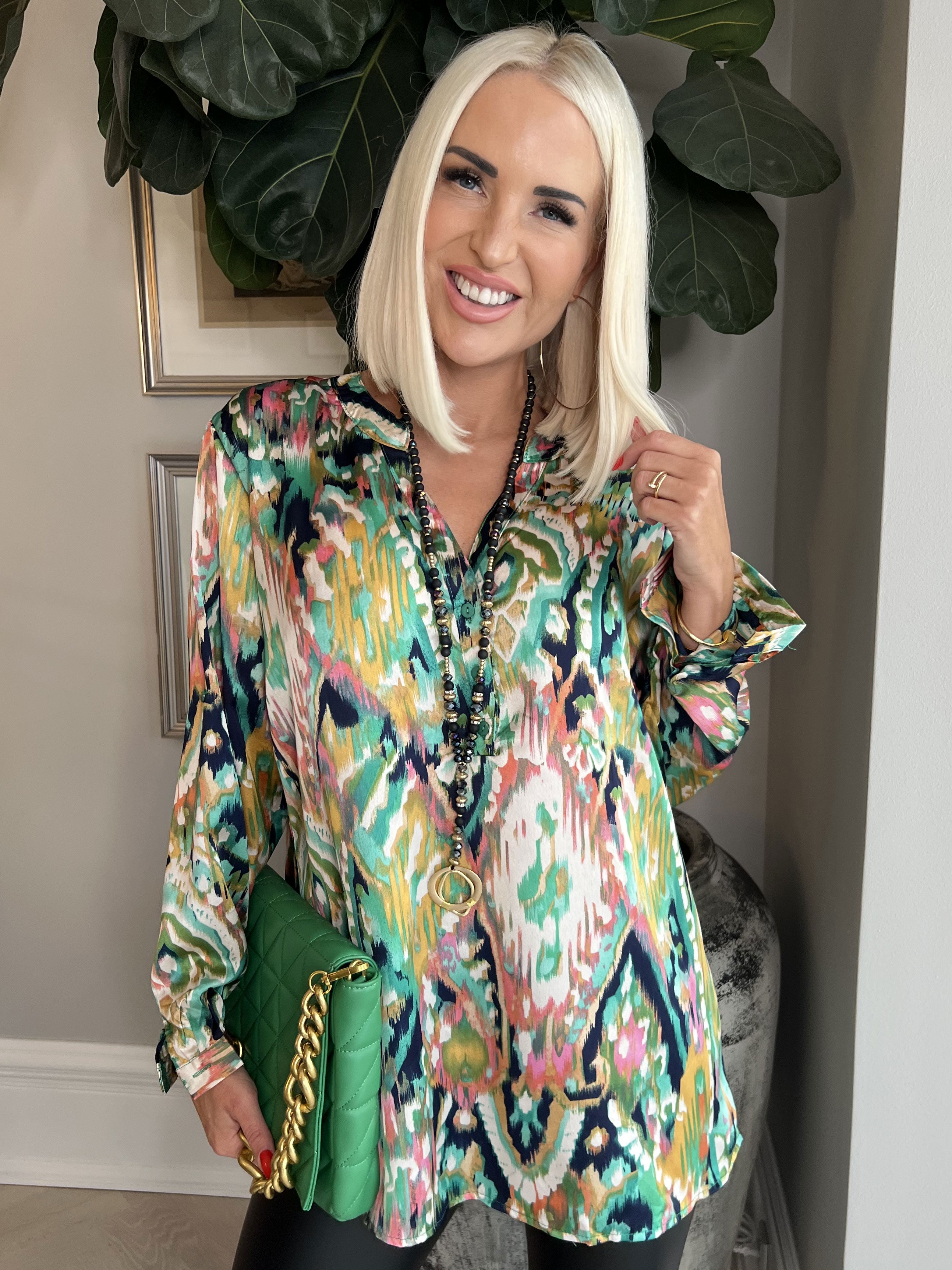 Leona - Flerfarvet mønstret skjorte i silkelook